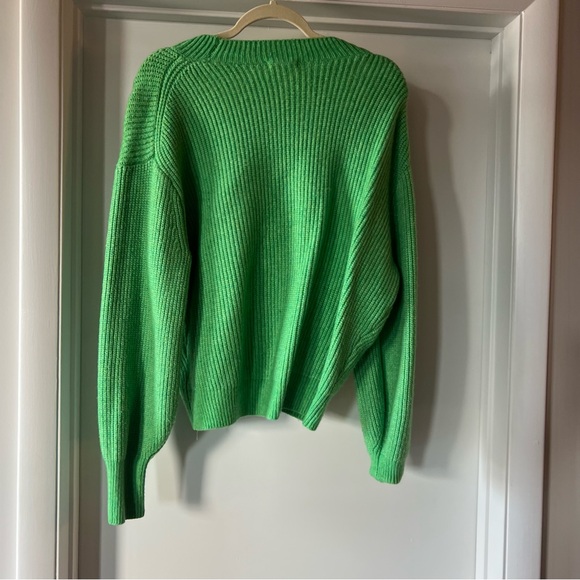H&M Green Knit Sweater - Picture 2 of 2